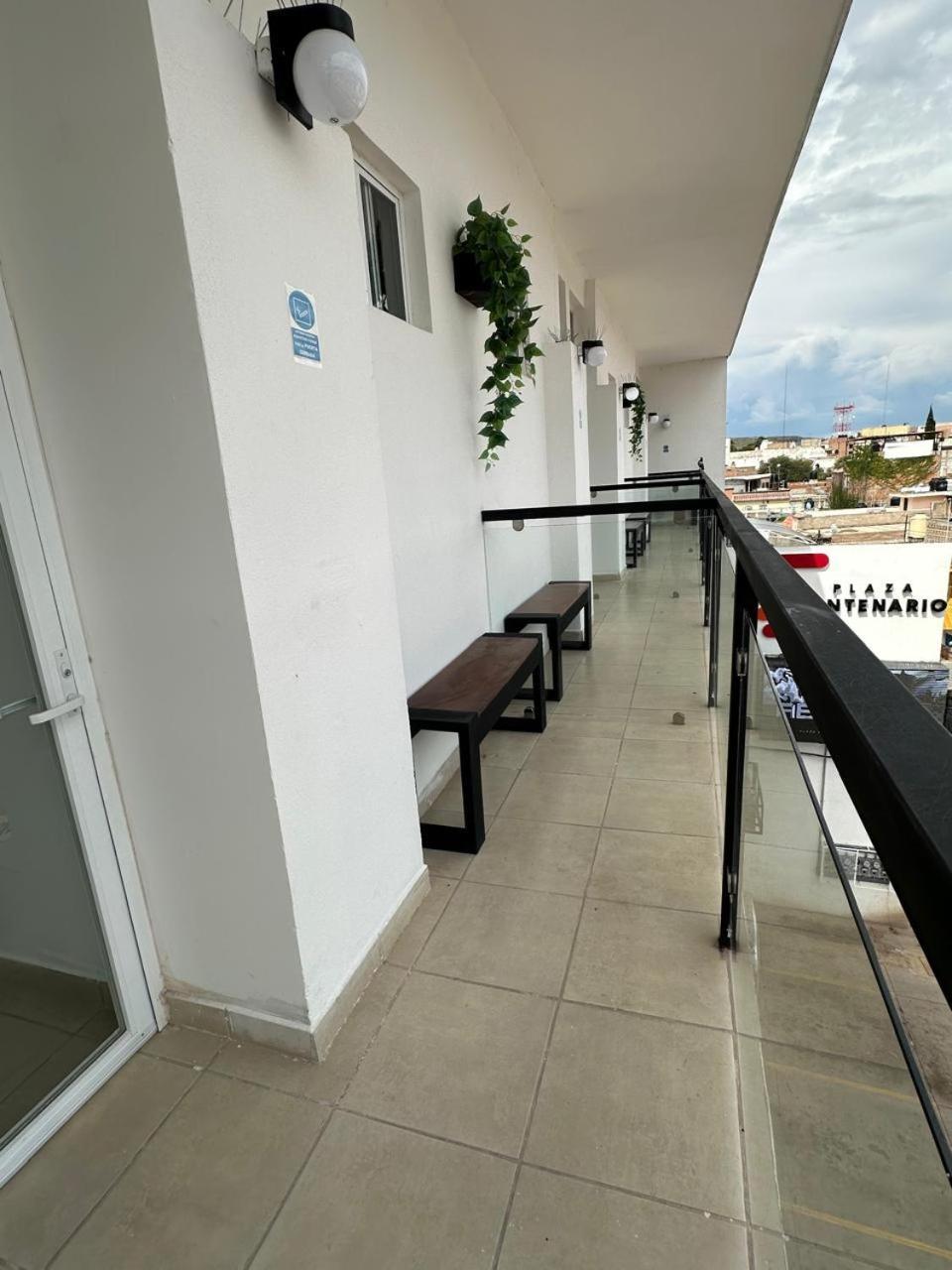 Hotel Plaza Centenario Juan Aldama ภายนอก รูปภาพ